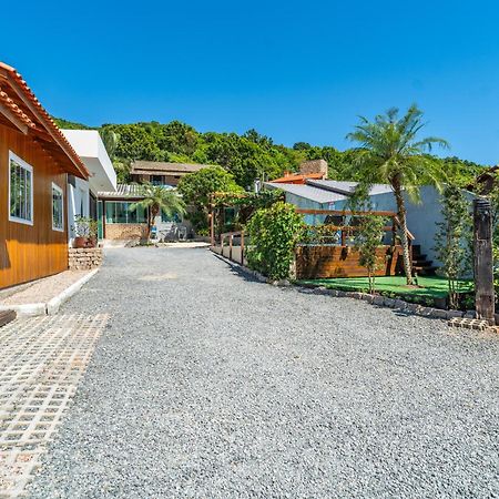 ボンビーニャス Residencial Com Piscina Possui Jacuzzi Aquecida Com Hidromassagemヴィラ エクステリア 写真