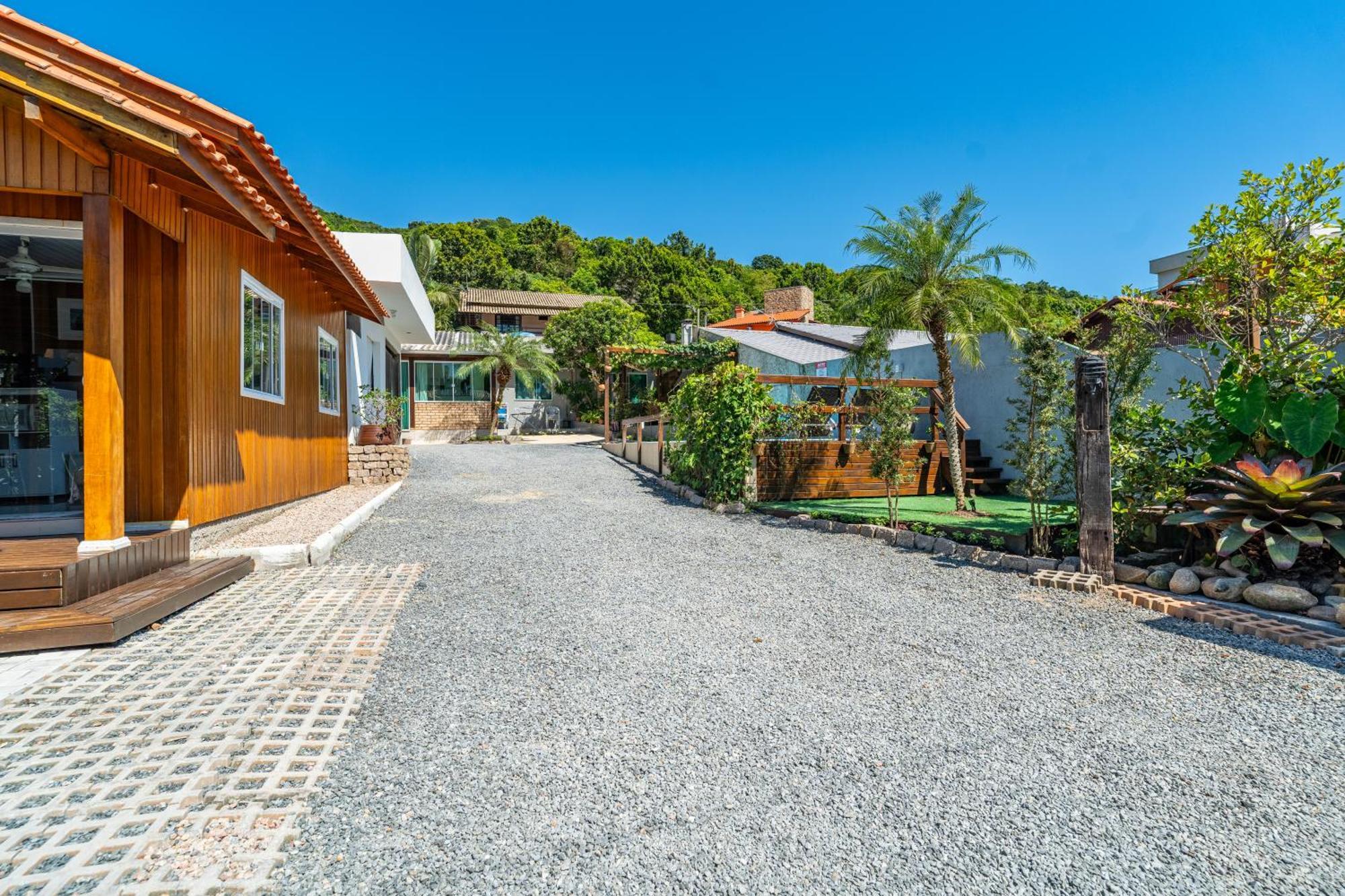 ボンビーニャス Residencial Com Piscina Possui Jacuzzi Aquecida Com Hidromassagemヴィラ エクステリア 写真