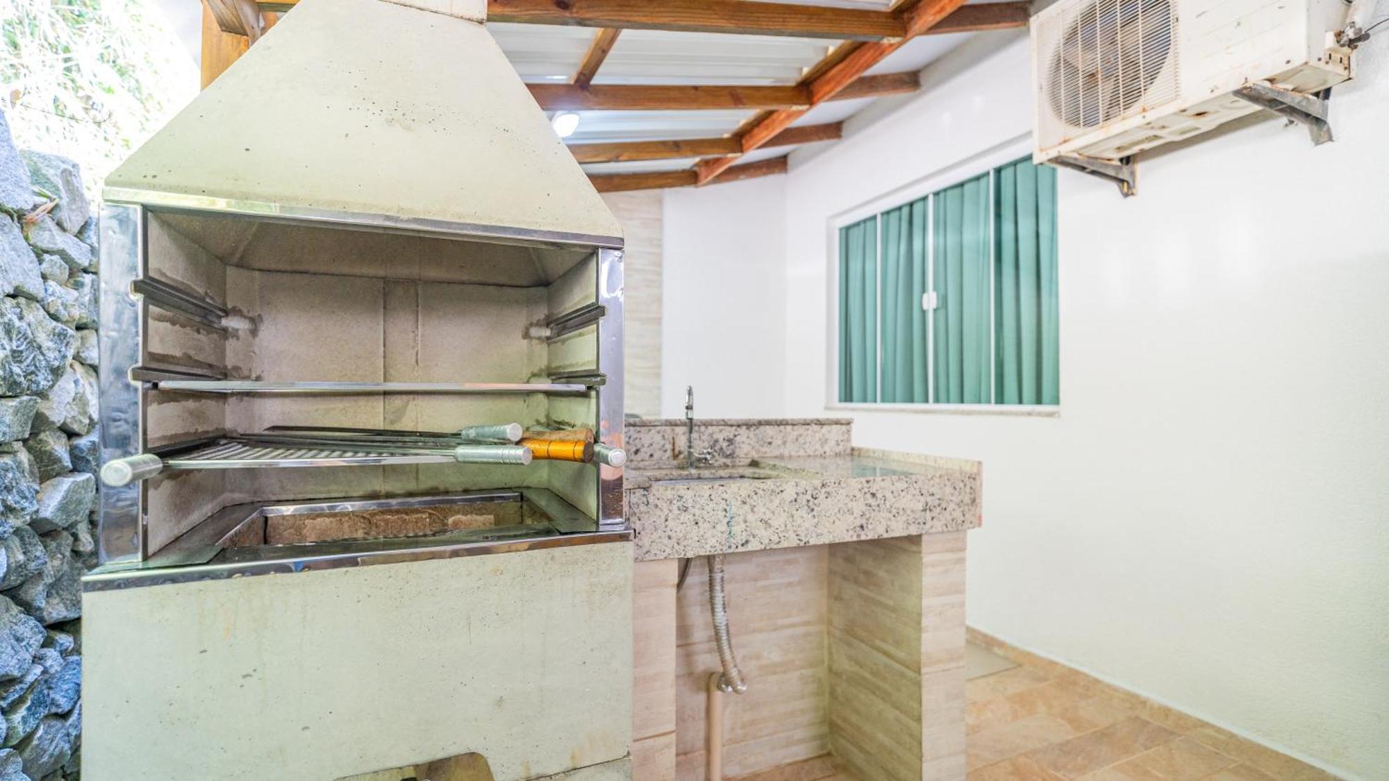 ボンビーニャス Residencial Com Piscina Possui Jacuzzi Aquecida Com Hidromassagemヴィラ エクステリア 写真