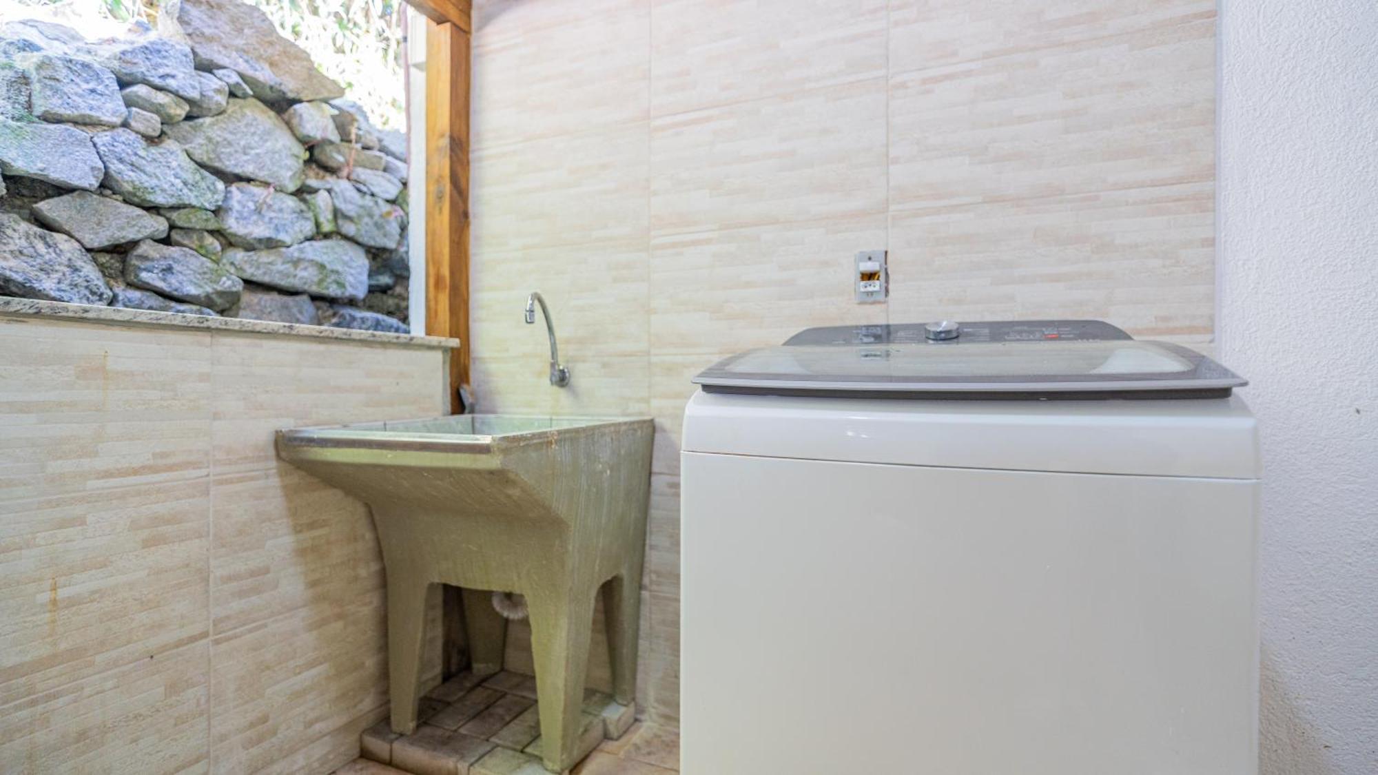 ボンビーニャス Residencial Com Piscina Possui Jacuzzi Aquecida Com Hidromassagemヴィラ エクステリア 写真