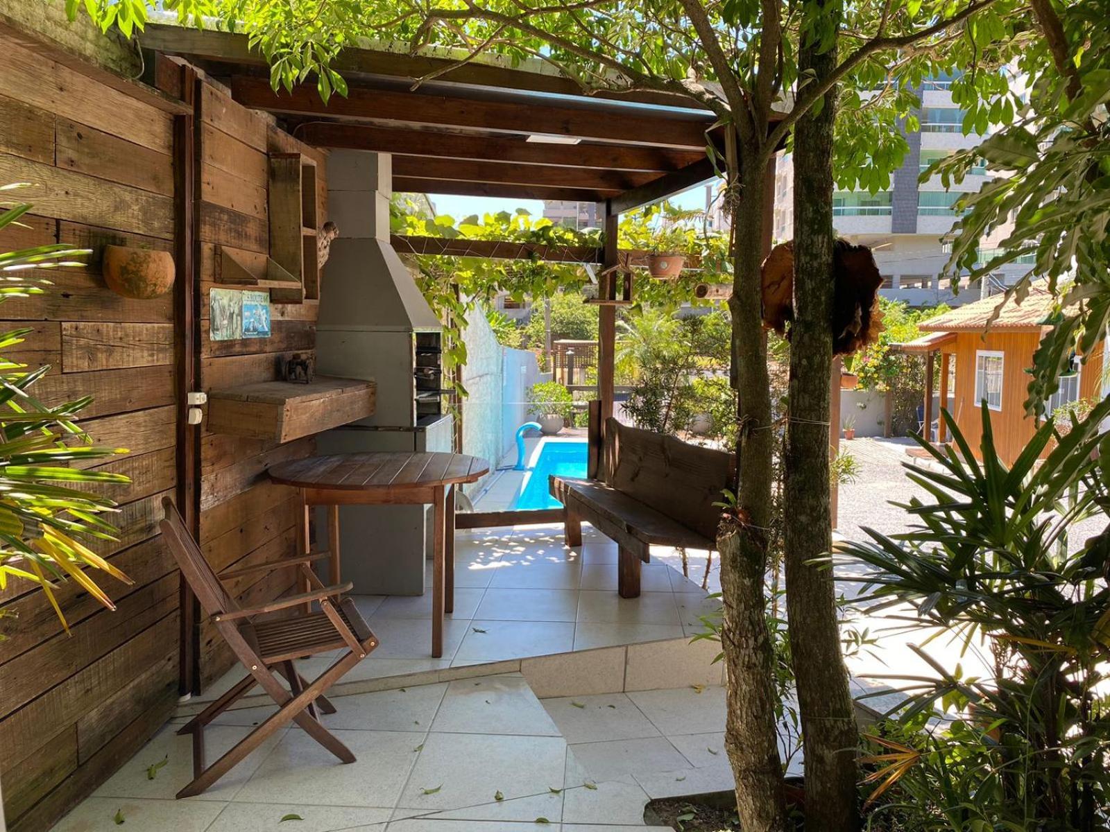 ボンビーニャス Residencial Com Piscina Possui Jacuzzi Aquecida Com Hidromassagemヴィラ エクステリア 写真
