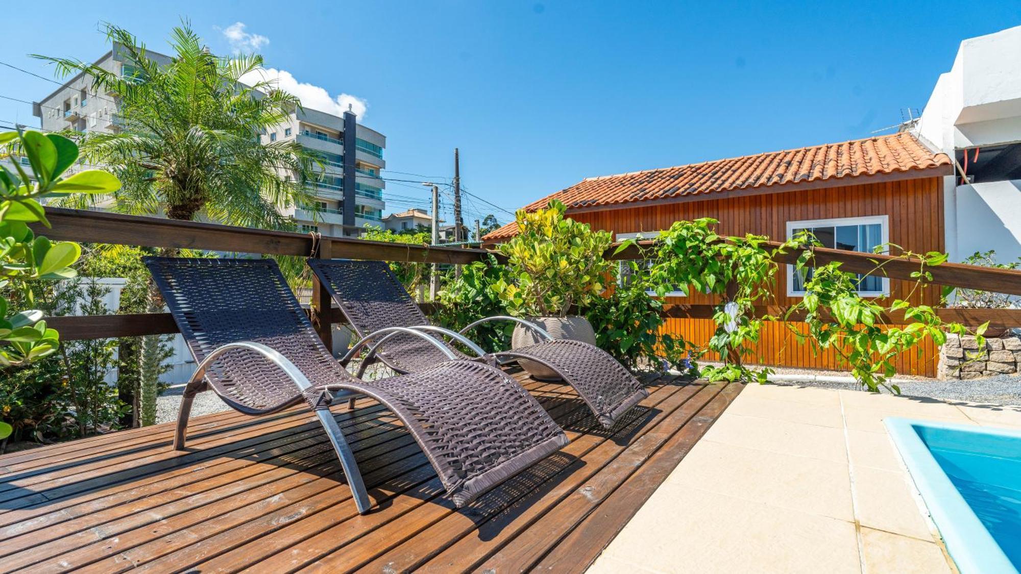 ボンビーニャス Residencial Com Piscina Possui Jacuzzi Aquecida Com Hidromassagemヴィラ エクステリア 写真