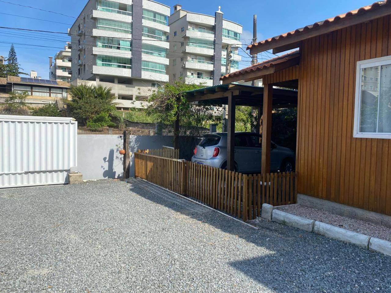 ボンビーニャス Residencial Com Piscina Possui Jacuzzi Aquecida Com Hidromassagemヴィラ エクステリア 写真