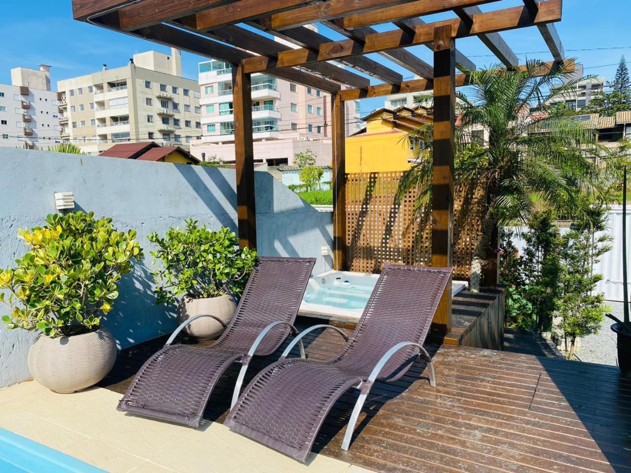 ボンビーニャス Residencial Com Piscina Possui Jacuzzi Aquecida Com Hidromassagemヴィラ エクステリア 写真