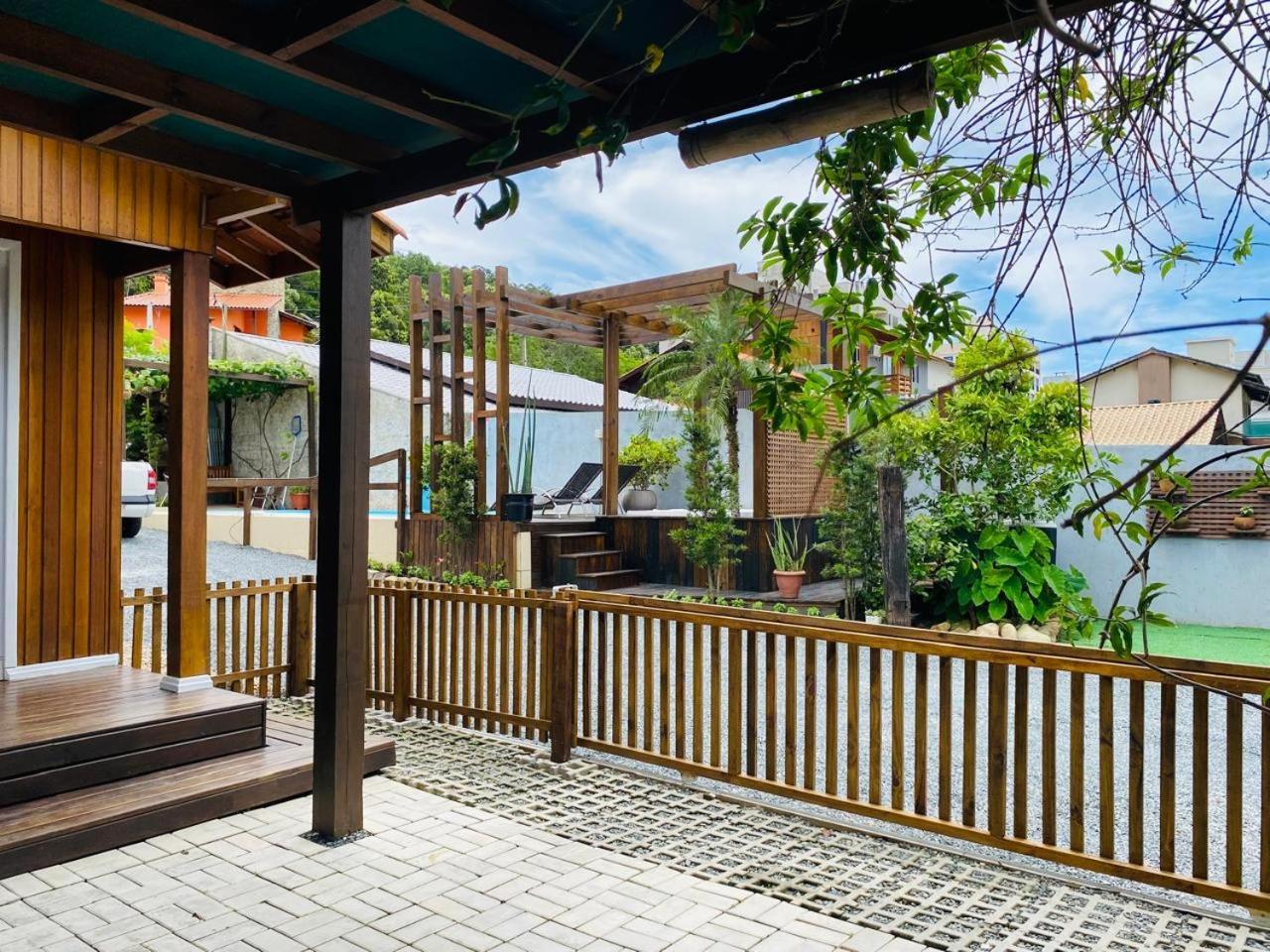 ボンビーニャス Residencial Com Piscina Possui Jacuzzi Aquecida Com Hidromassagemヴィラ エクステリア 写真