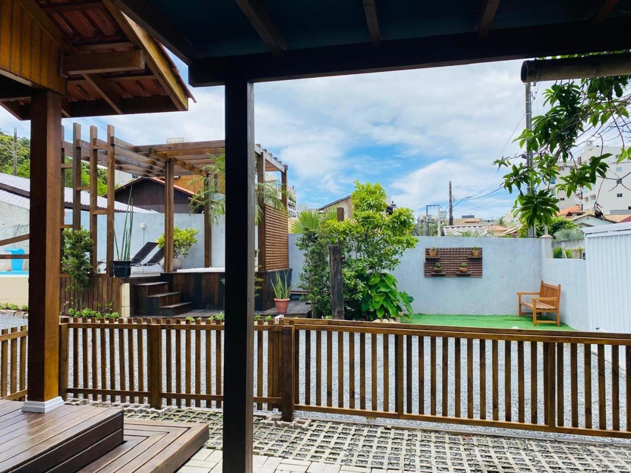 ボンビーニャス Residencial Com Piscina Possui Jacuzzi Aquecida Com Hidromassagemヴィラ エクステリア 写真