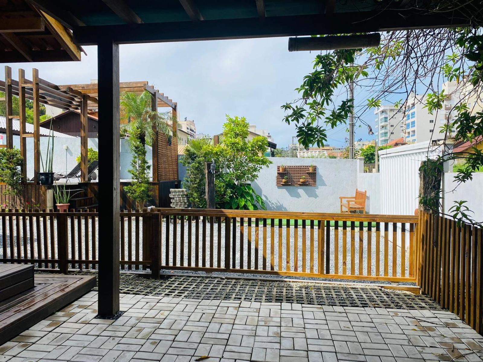 ボンビーニャス Residencial Com Piscina Possui Jacuzzi Aquecida Com Hidromassagemヴィラ エクステリア 写真
