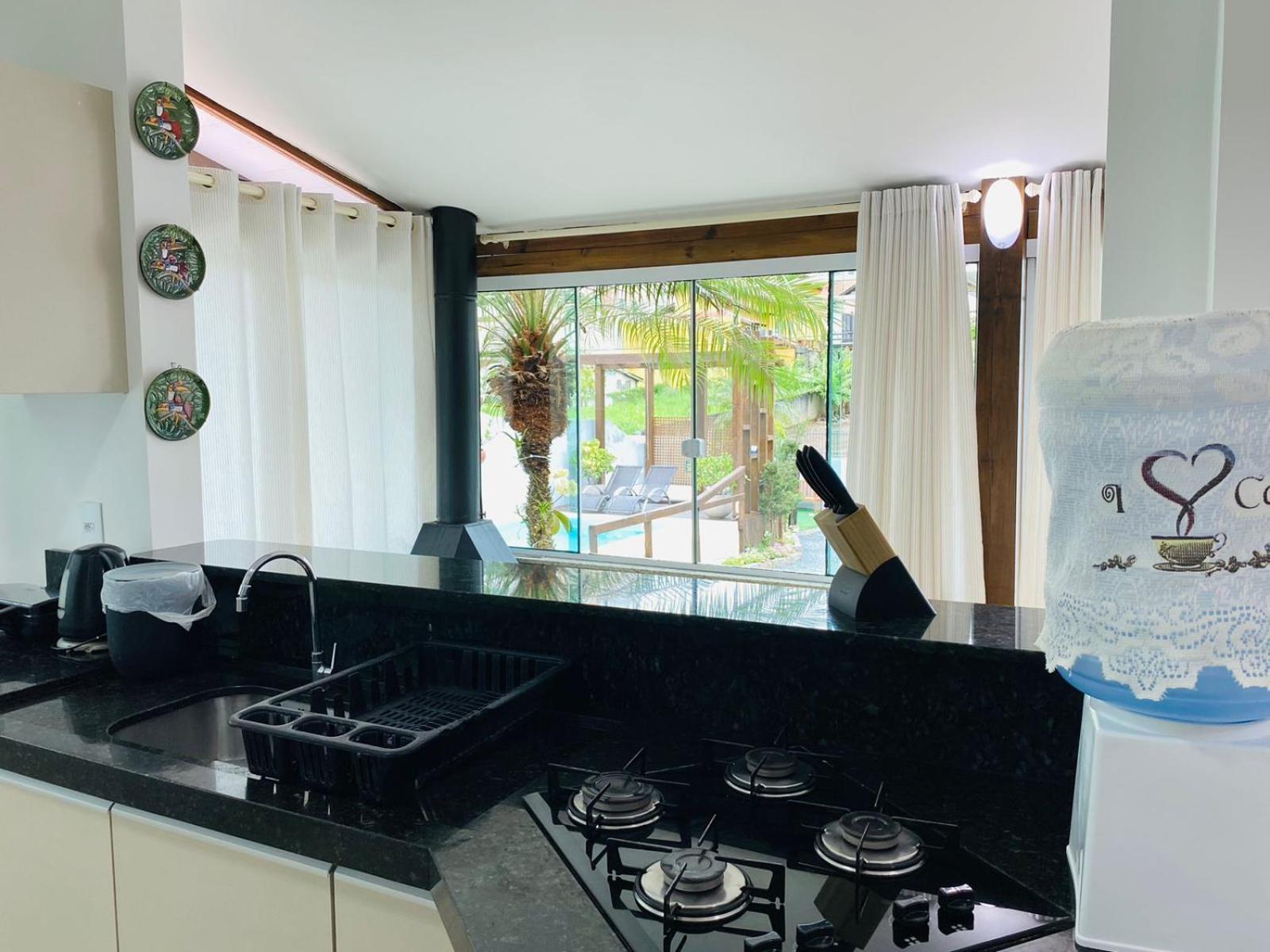 ボンビーニャス Residencial Com Piscina Possui Jacuzzi Aquecida Com Hidromassagemヴィラ エクステリア 写真