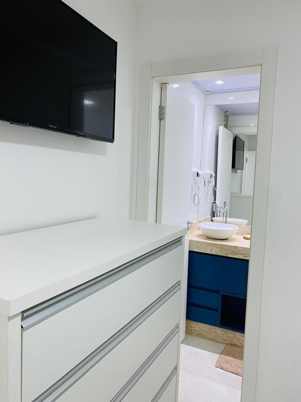 ボンビーニャス Residencial Com Piscina Possui Jacuzzi Aquecida Com Hidromassagemヴィラ エクステリア 写真