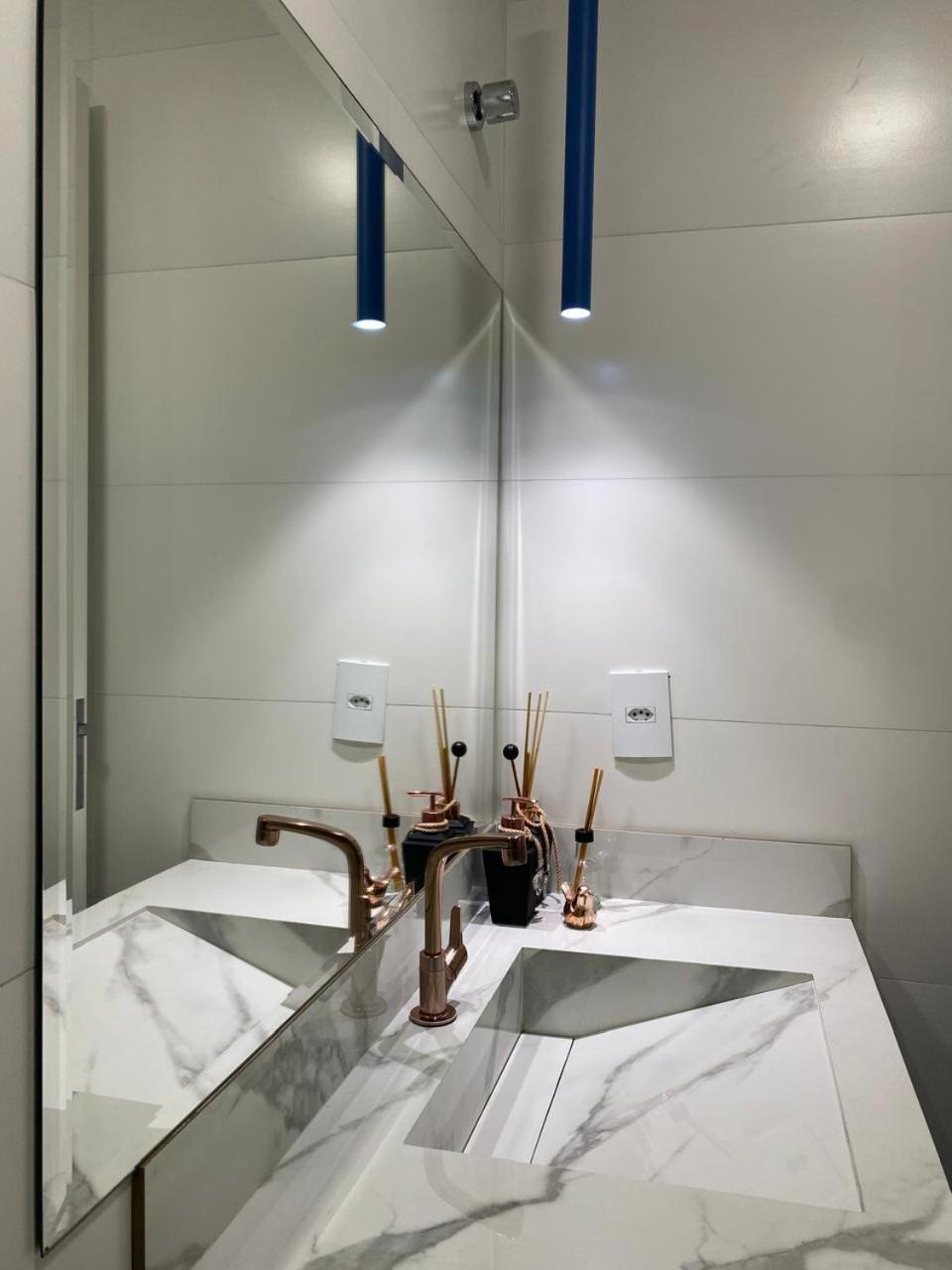 ボンビーニャス Residencial Com Piscina Possui Jacuzzi Aquecida Com Hidromassagemヴィラ エクステリア 写真
