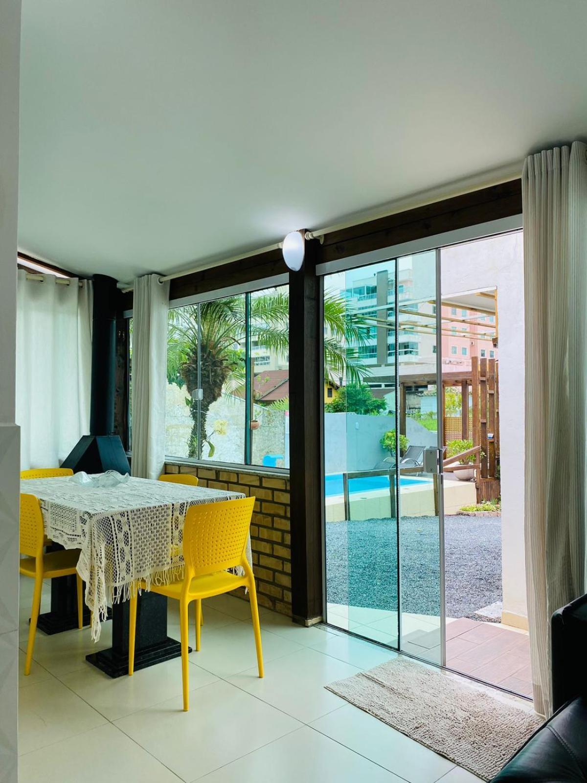 ボンビーニャス Residencial Com Piscina Possui Jacuzzi Aquecida Com Hidromassagemヴィラ エクステリア 写真