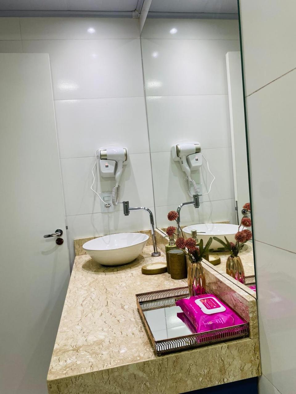 ボンビーニャス Residencial Com Piscina Possui Jacuzzi Aquecida Com Hidromassagemヴィラ エクステリア 写真